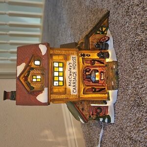 McCauley's Carriage House Lighted Decor